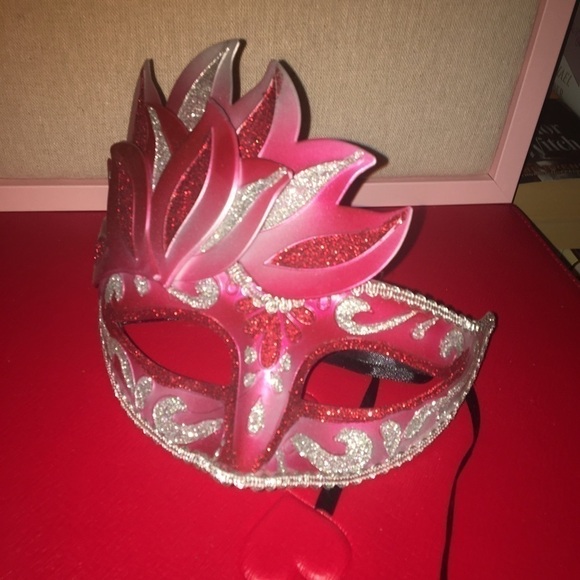 PINK embellished mask - Picture 1 of 3